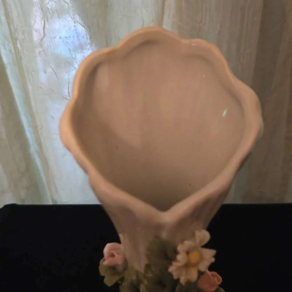 Flower Vase 3D Raised‎ Pink White Flower 7 Inch Bud Fluted Vase White Ceramic